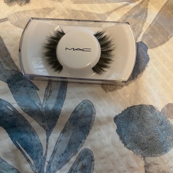 Mac eyelashes - Picture 2 of 4